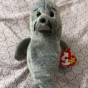 This is a original beanie baby named slippery